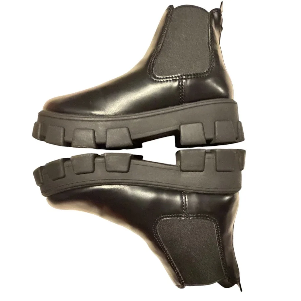 Circus by Sam Edelman Darielle Black Lug Sole Chelsea Ankle Boots Womens 11